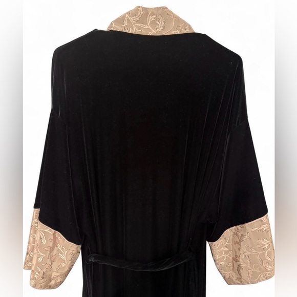 Vintage Delicates Long Black Velvet Robe Borcade Gold Floral Accent Large Luxury - Picture 6 of 7